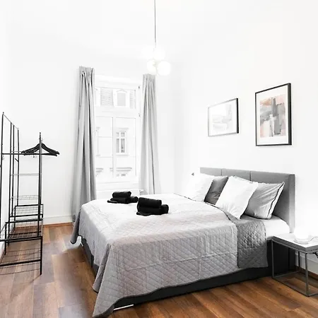3 Bedroom - Modern - Grosszuegig - Stilvoll - Zentral Appartement *