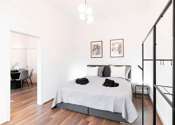 3 Bedroom - Modern - Grosszuegig - Stilvoll - Zentral Lejlighed