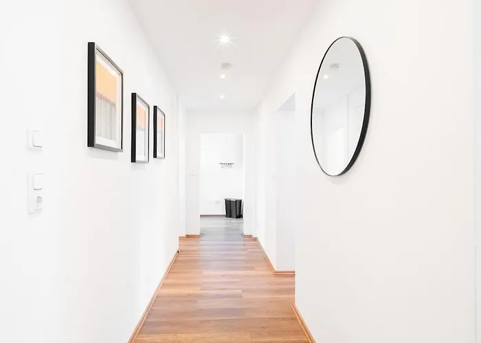 3 Bedroom - Modern - Grosszuegig - Stilvoll - Zentral Lejlighed *